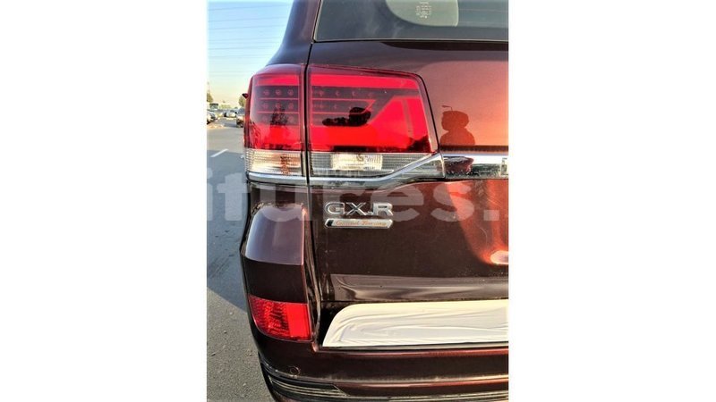 Big with watermark toyota land cruiser estuary import dubai 7050