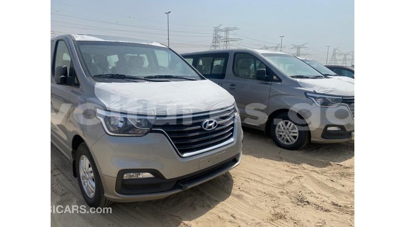 Big with watermark hyundai chorus estuary import dubai 7051