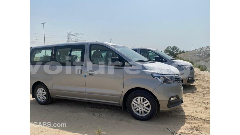 Big with watermark hyundai chorus estuary import dubai 7051