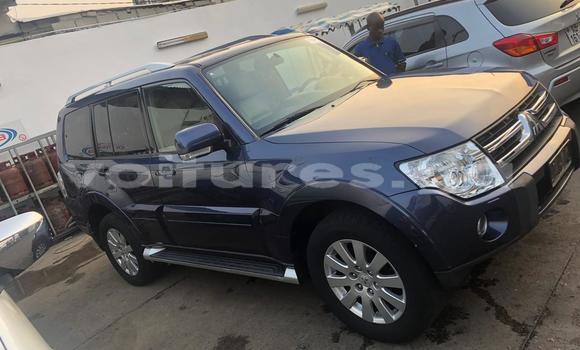 Sayi Na hannu Mitsubishi Pajero Blue Mota in Libreville a estuary Sayi Na hannu Mitsubishi Pajero Blue Mota in Libreville a estuary