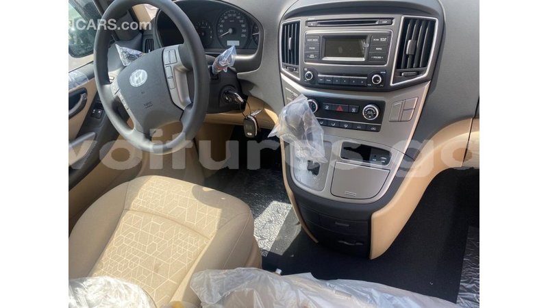 Big with watermark hyundai chorus estuary import dubai 7051