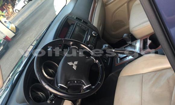 Sayi Na hannu Mitsubishi Pajero Blue Mota in Libreville a estuary Sayi Na hannu Mitsubishi Pajero Blue Mota in Libreville a estuary