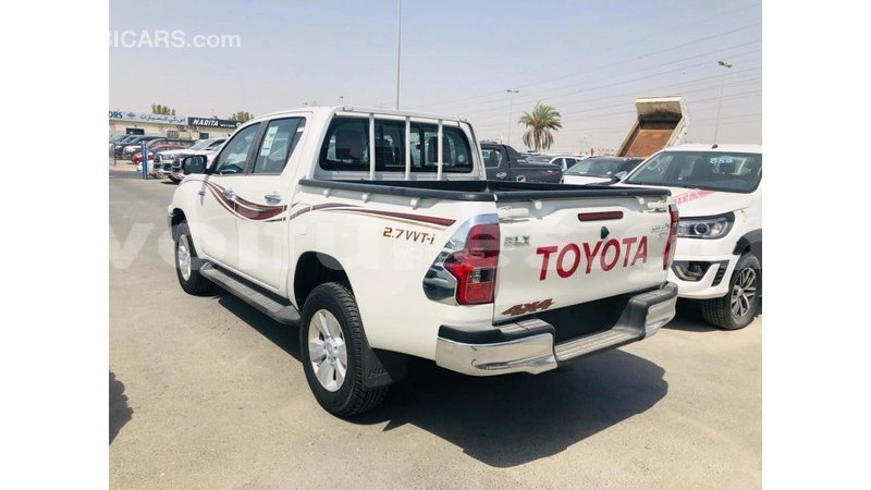 Big with watermark toyota hilux estuary import dubai 7052