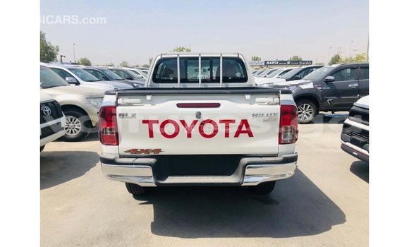 Sayi Imported Toyota Hilux White Mota in Import - Dubai a estuary Sayi Imported Toyota Hilux White Mota in Import - Dubai a estuary