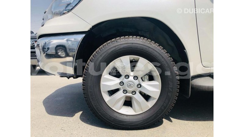 Big with watermark toyota hilux estuary import dubai 7052