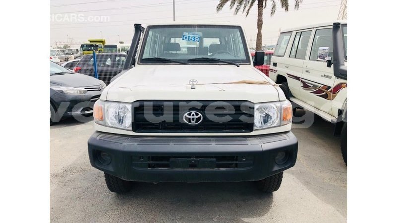 Big with watermark toyota land cruiser estuary import dubai 7056