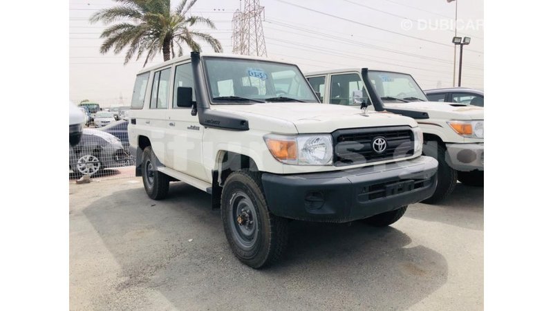 Big with watermark toyota land cruiser estuary import dubai 7056