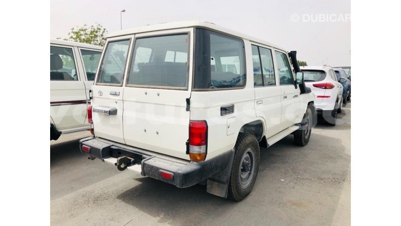 Big with watermark toyota land cruiser estuary import dubai 7056