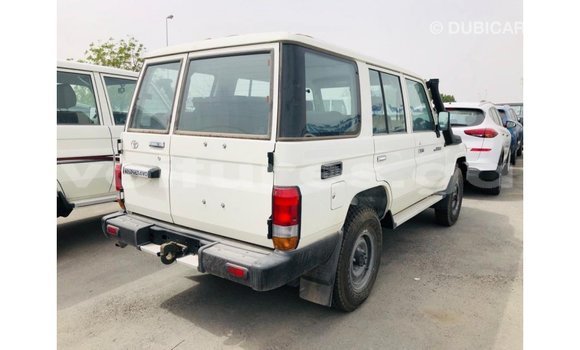 Buy Import Toyota Land Cruiser White Car in Import - Dubai in Estuary Buy Import Toyota Land Cruiser White Car in Import - Dubai in Estuary