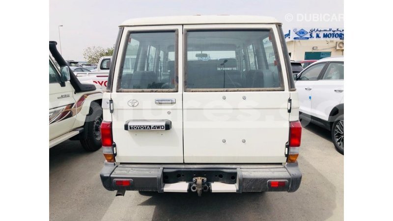 Big with watermark toyota land cruiser estuary import dubai 7056