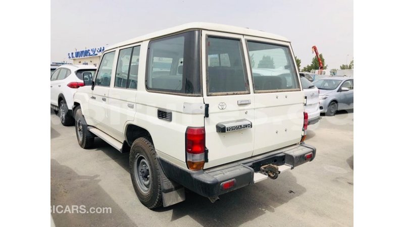 Big with watermark toyota land cruiser estuary import dubai 7056