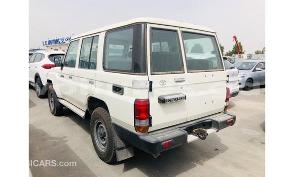 Buy Import Toyota Land Cruiser White Car in Import - Dubai in Estuary Buy Import Toyota Land Cruiser White Car in Import - Dubai in Estuary