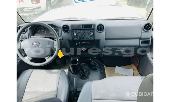 Buy Import Toyota Land Cruiser White Car in Import - Dubai in Estuary Buy Import Toyota Land Cruiser White Car in Import - Dubai in Estuary