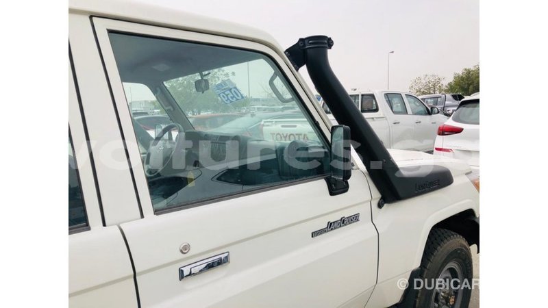 Big with watermark toyota land cruiser estuary import dubai 7056