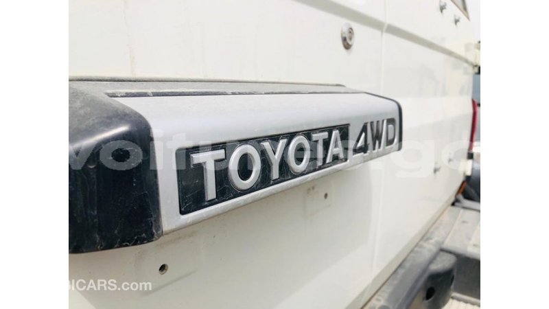 Big with watermark toyota land cruiser estuary import dubai 7056