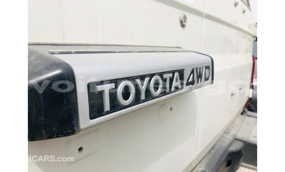 Buy Import Toyota Land Cruiser White Car in Import - Dubai in Estuary Buy Import Toyota Land Cruiser White Car in Import - Dubai in Estuary