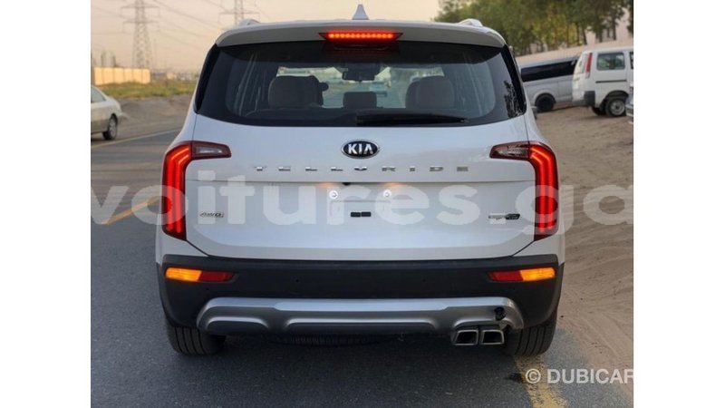 Big with watermark kia carens estuary import dubai 7058