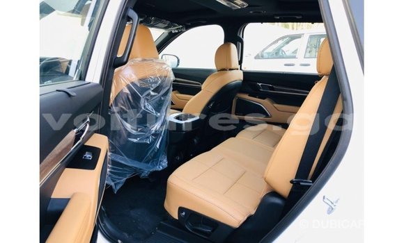 Acheter Import Voiture Kia Carens Blanc à Import - Dubai, Estuaire Acheter Import Voiture Kia Carens Blanc à Import - Dubai, Estuaire