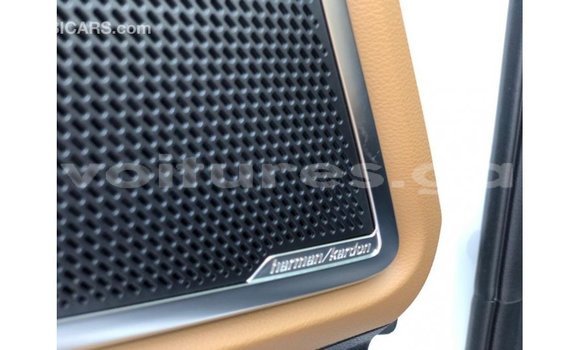 Acheter Import Voiture Kia Carens Blanc à Import - Dubai, Estuaire Acheter Import Voiture Kia Carens Blanc à Import - Dubai, Estuaire