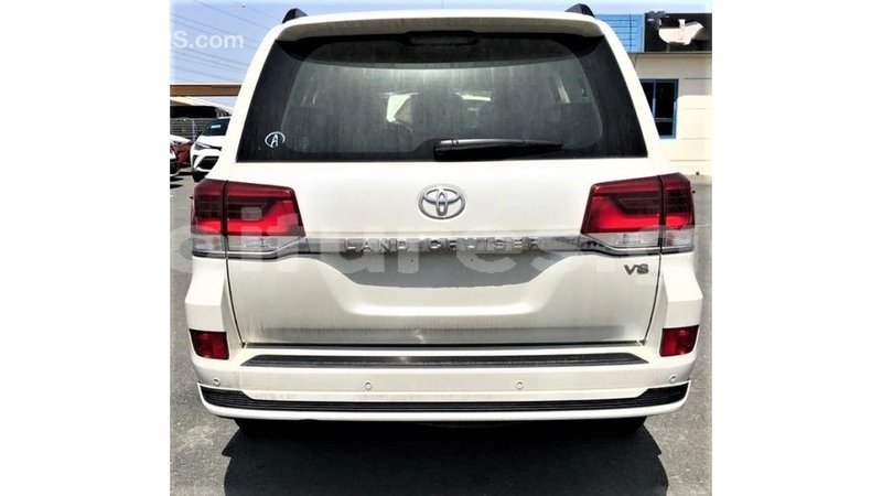 Big with watermark toyota land cruiser estuary import dubai 7059