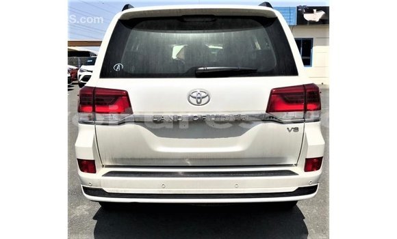Buy Import Toyota Land Cruiser White Car in Import - Dubai in Estuary Buy Import Toyota Land Cruiser White Car in Import - Dubai in Estuary