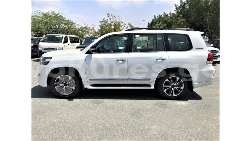 Big with watermark toyota land cruiser estuary import dubai 7059