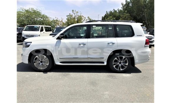 Buy Import Toyota Land Cruiser White Car in Import - Dubai in Estuary Buy Import Toyota Land Cruiser White Car in Import - Dubai in Estuary