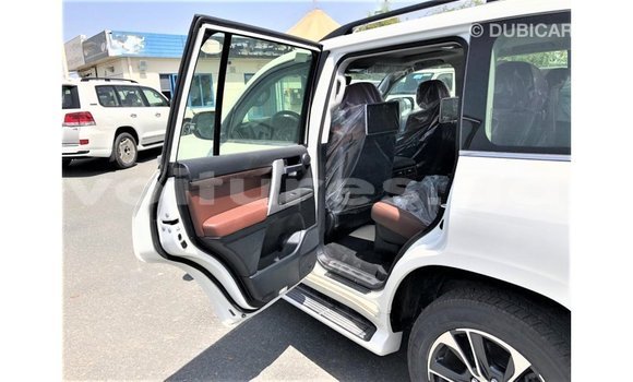 Buy Import Toyota Land Cruiser White Car in Import - Dubai in Estuary Buy Import Toyota Land Cruiser White Car in Import - Dubai in Estuary