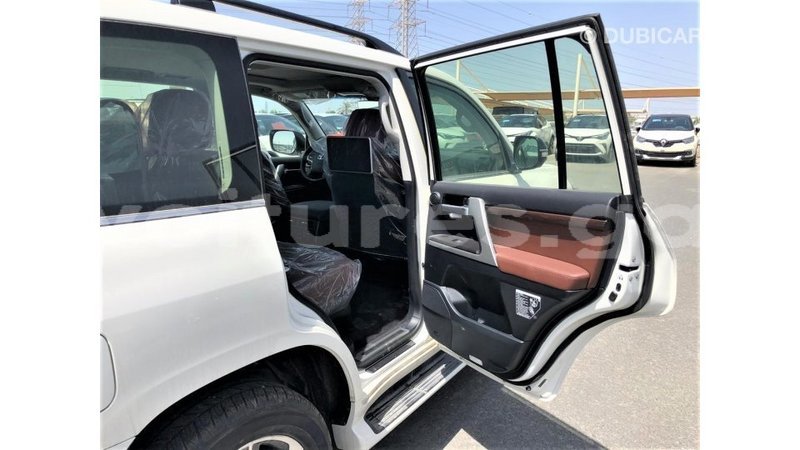 Big with watermark toyota land cruiser estuary import dubai 7059