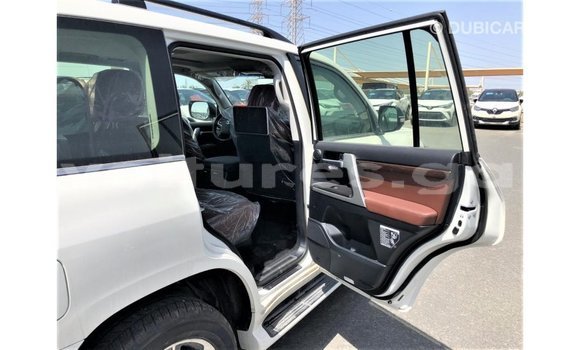 Buy Import Toyota Land Cruiser White Car in Import - Dubai in Estuary Buy Import Toyota Land Cruiser White Car in Import - Dubai in Estuary