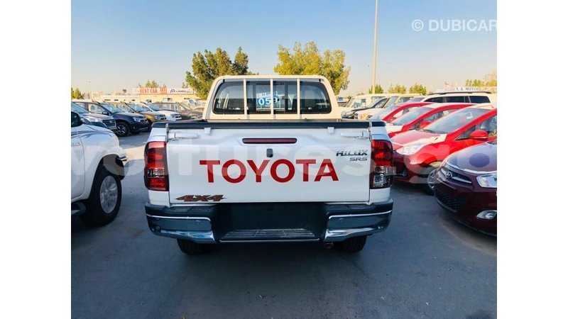 Big with watermark toyota hilux estuary import dubai 7060