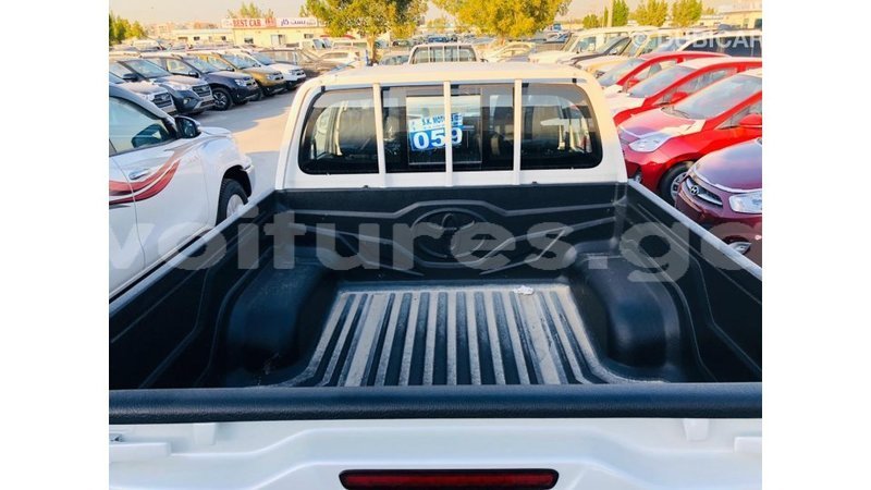 Big with watermark toyota hilux estuary import dubai 7060