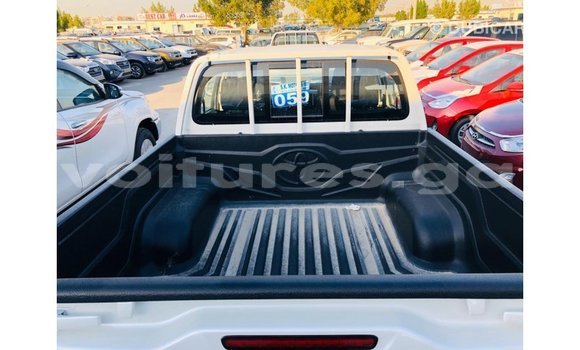 Sayi Imported Toyota Hilux White Mota in Import - Dubai a estuary Sayi Imported Toyota Hilux White Mota in Import - Dubai a estuary
