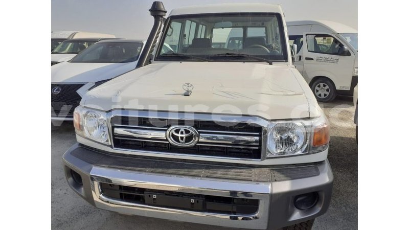 Big with watermark toyota land cruiser estuary import dubai 7064