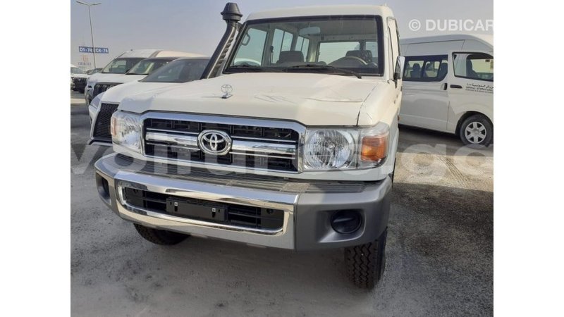 Big with watermark toyota land cruiser estuary import dubai 7064