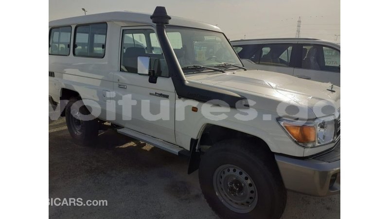 Big with watermark toyota land cruiser estuary import dubai 7064