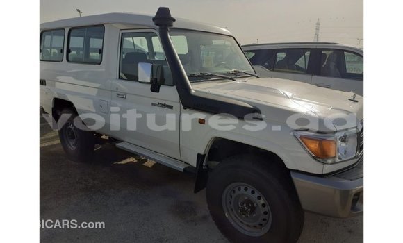 Buy Import Toyota Land Cruiser White Car in Import - Dubai in Estuary Buy Import Toyota Land Cruiser White Car in Import - Dubai in Estuary