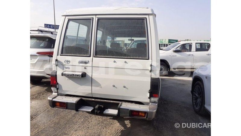 Big with watermark toyota land cruiser estuary import dubai 7064