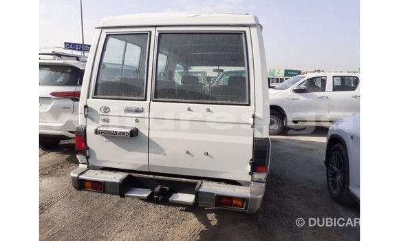 Buy Import Toyota Land Cruiser White Car in Import - Dubai in Estuary Buy Import Toyota Land Cruiser White Car in Import - Dubai in Estuary
