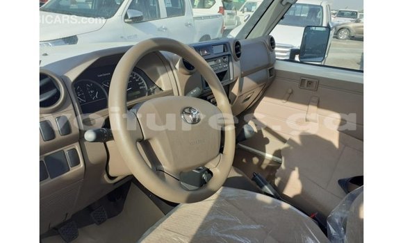 Buy Import Toyota Land Cruiser White Car in Import - Dubai in Estuary Buy Import Toyota Land Cruiser White Car in Import - Dubai in Estuary