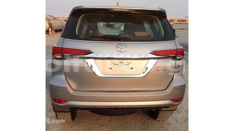 Big with watermark toyota fortuner estuary import dubai 7066