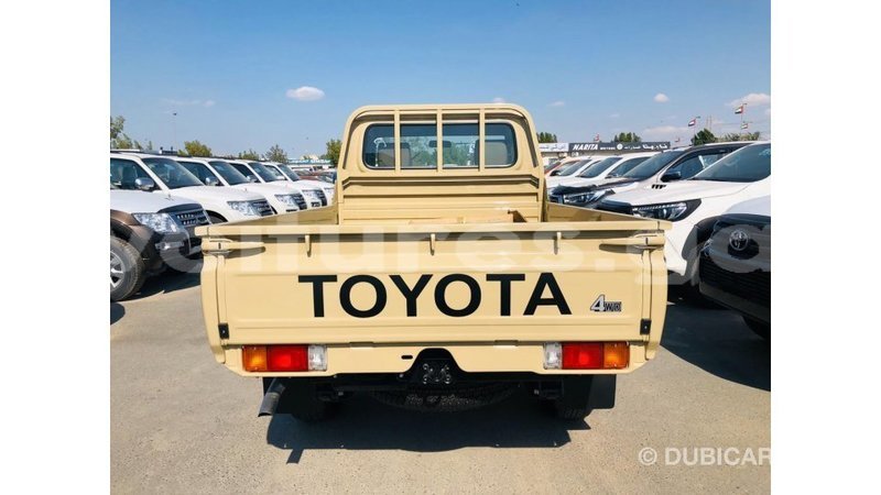 Big with watermark toyota land cruiser estuary import dubai 7067