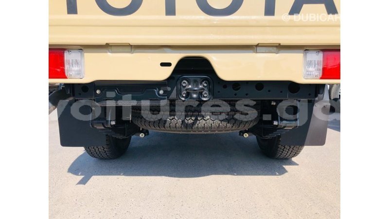 Big with watermark toyota land cruiser estuary import dubai 7067