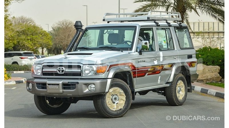 Big with watermark toyota land cruiser estuary import dubai 7068