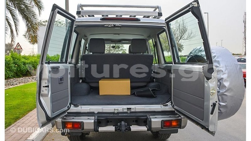 Big with watermark toyota land cruiser estuary import dubai 7068