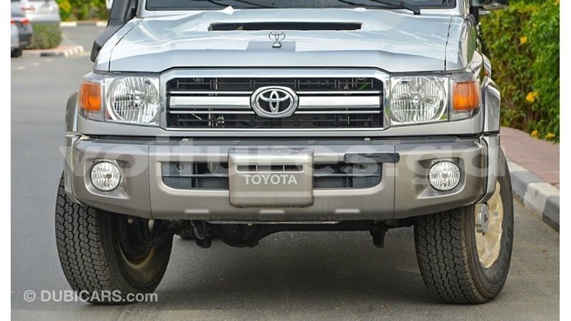 Big with watermark toyota land cruiser estuary import dubai 7068