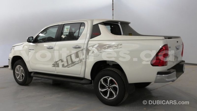 Big with watermark toyota hilux estuary import dubai 7069