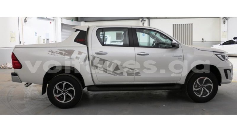 Big with watermark toyota hilux estuary import dubai 7069