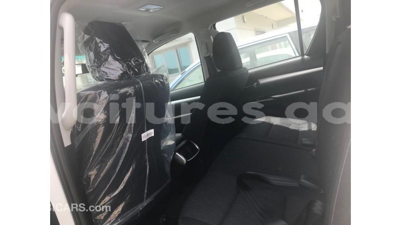 Big with watermark toyota hilux estuary import dubai 7069