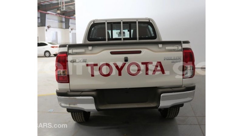 Big with watermark toyota hilux estuary import dubai 7071